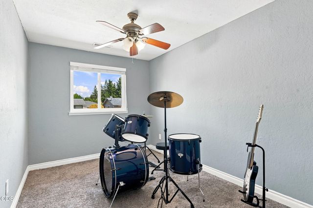 2552 Brookside Drive, Medford, OR 97504
