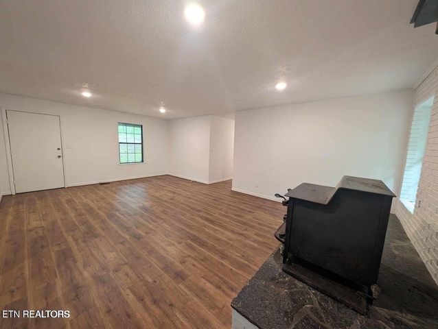 549 Yellow Cliff Estates Rd, Jamestown, TN 38556