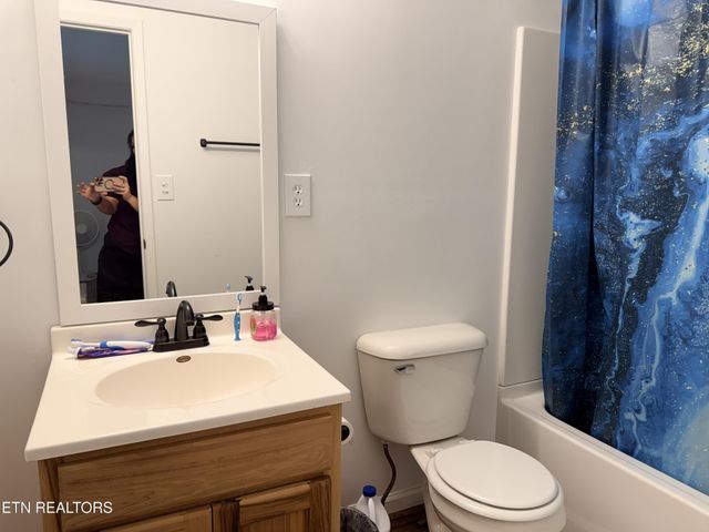 549 Yellow Cliff Estates Rd, Jamestown, TN 38556