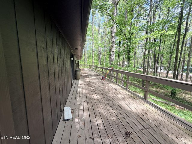 549 Yellow Cliff Estates Rd, Jamestown, TN 38556