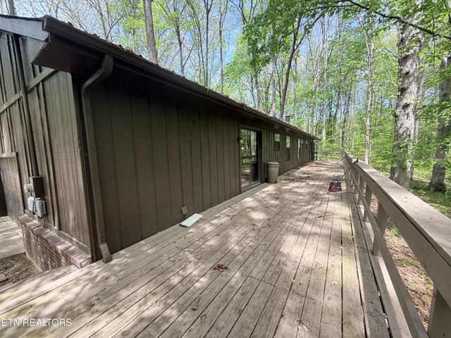 549 Yellow Cliff Estates Rd, Jamestown, TN 38556