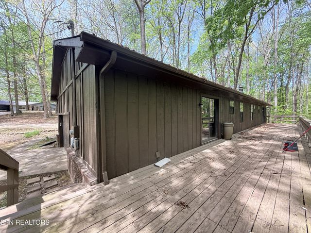 549 Yellow Cliff Estates Rd, Jamestown, TN 38556