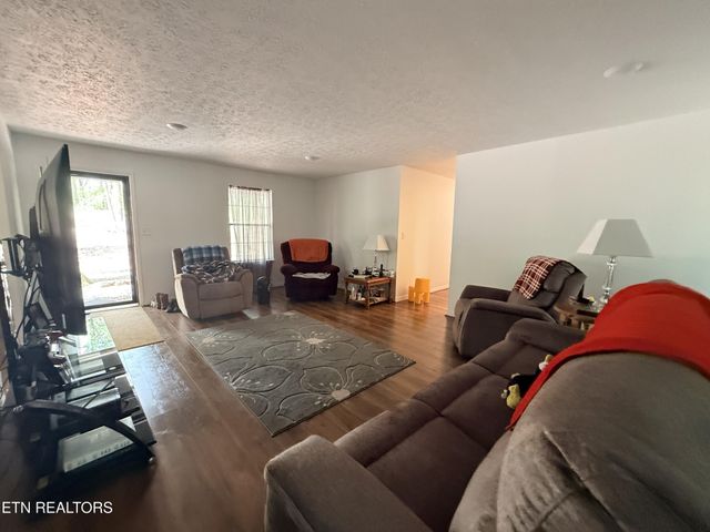549 Yellow Cliff Estates Rd, Jamestown, TN 38556