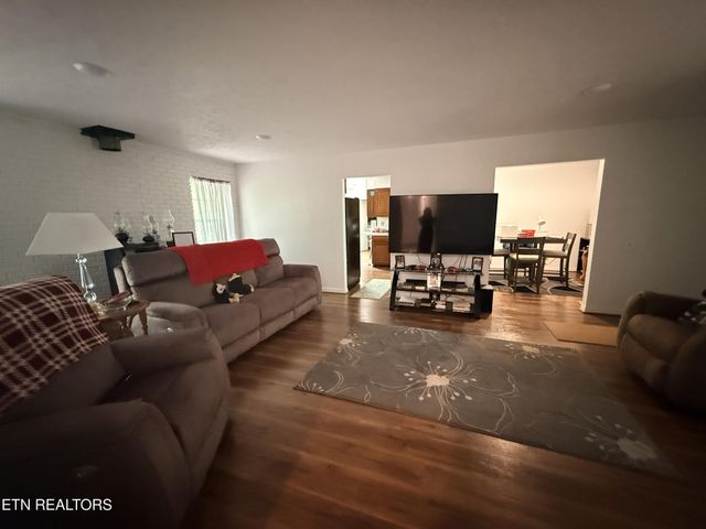 549 Yellow Cliff Estates Rd, Jamestown, TN 38556