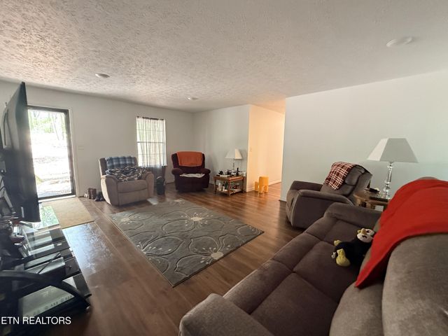549 Yellow Cliff Estates Rd, Jamestown, TN 38556