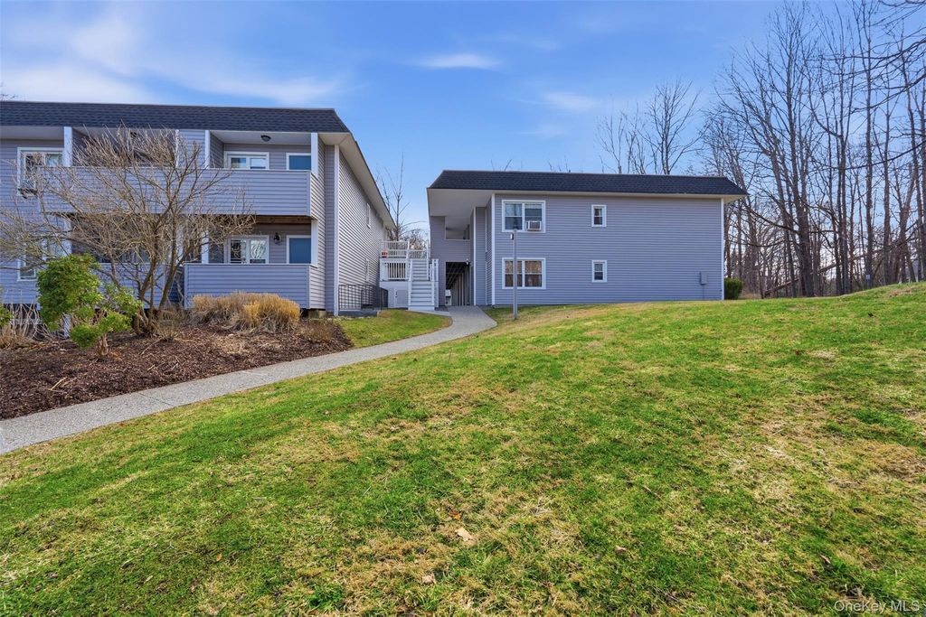 10 Wild Oaks Road 103, Goldens Bridge, NY 10526