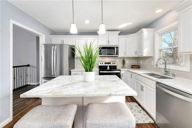 15709 W 127th Terrace, Olathe, KS 66062