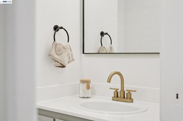 3201 Phoenix Ln, Alameda, CA 94502