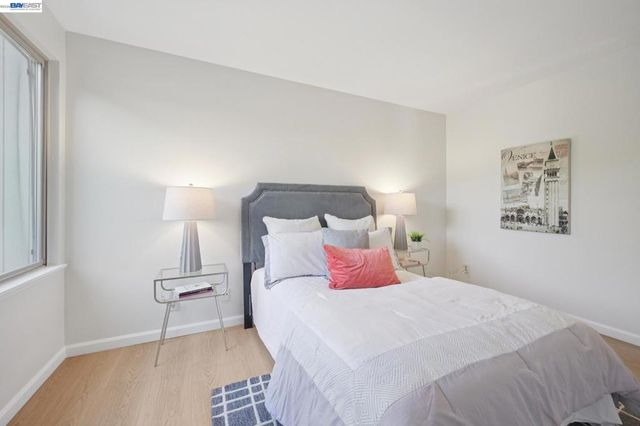 3201 Phoenix Ln, Alameda, CA 94502