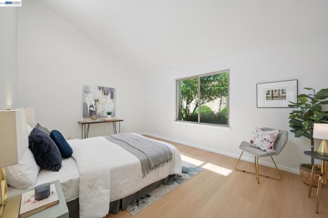 3201 Phoenix Ln, Alameda, CA 94502