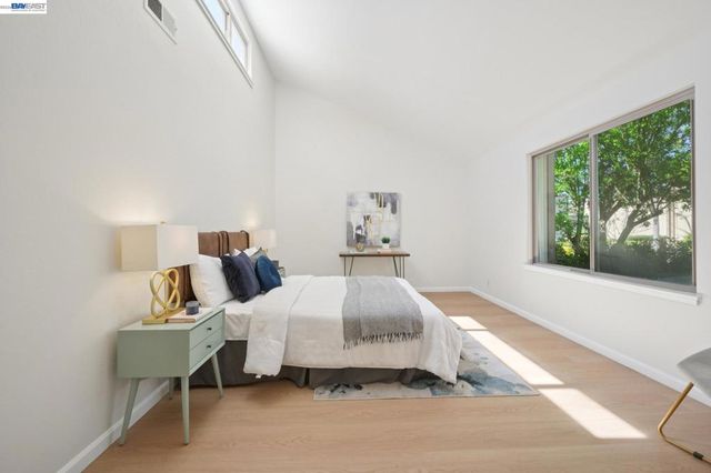 3201 Phoenix Ln, Alameda, CA 94502