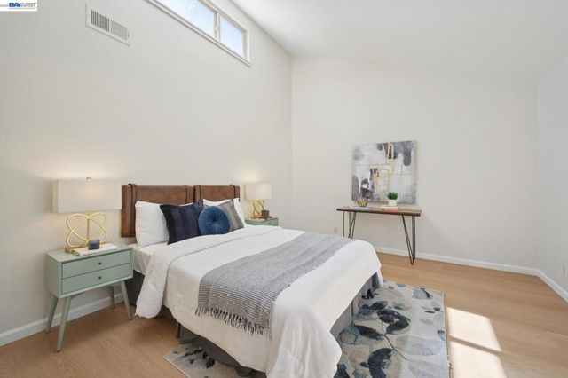 3201 Phoenix Ln, Alameda, CA 94502