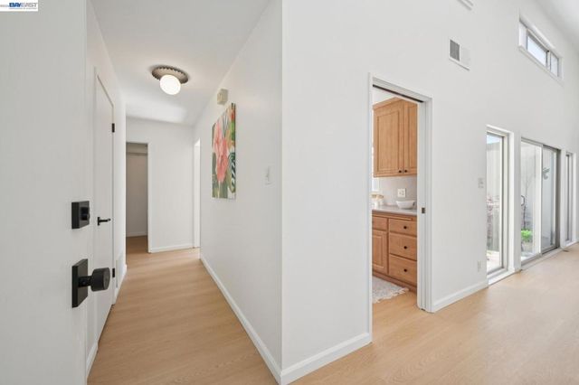 3201 Phoenix Ln, Alameda, CA 94502