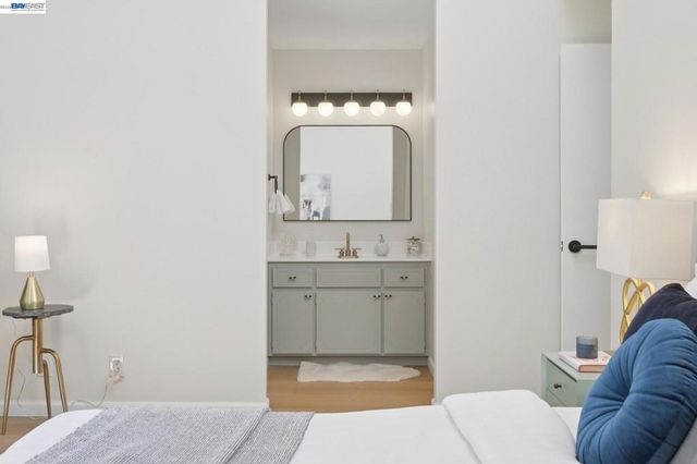 3201 Phoenix Ln, Alameda, CA 94502