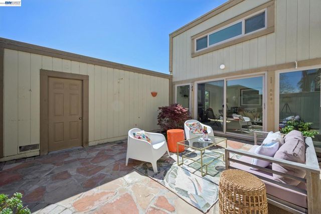 3201 Phoenix Ln, Alameda, CA 94502