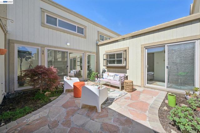 3201 Phoenix Ln, Alameda, CA 94502