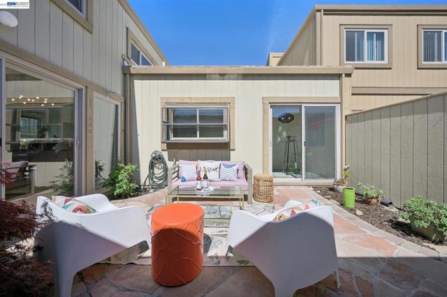 3201 Phoenix Ln, Alameda, CA 94502