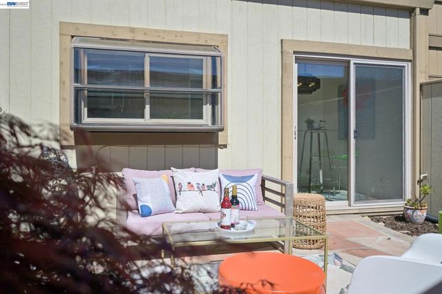 3201 Phoenix Ln, Alameda, CA 94502