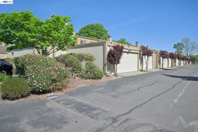 3201 Phoenix Ln, Alameda, CA 94502