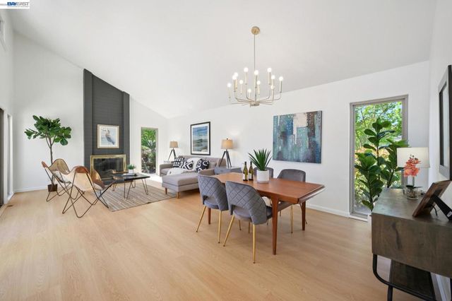 3201 Phoenix Ln, Alameda, CA 94502