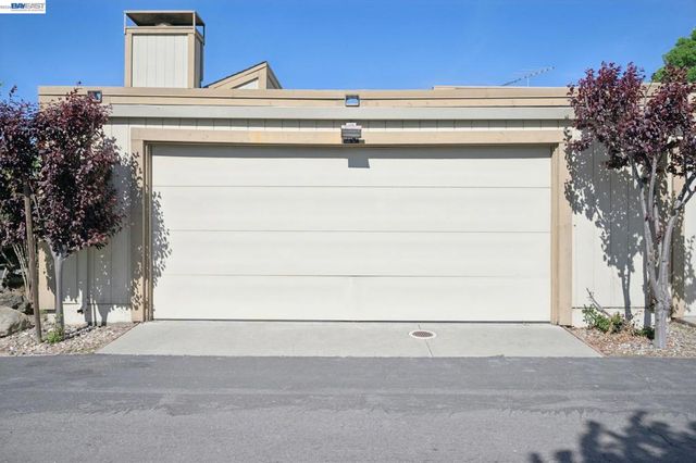 3201 Phoenix Ln, Alameda, CA 94502