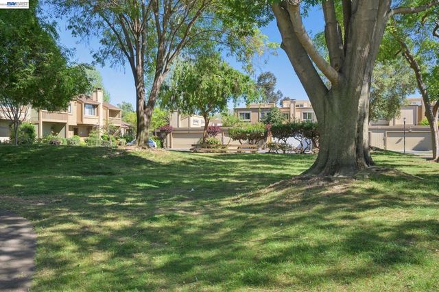 3201 Phoenix Ln, Alameda, CA 94502