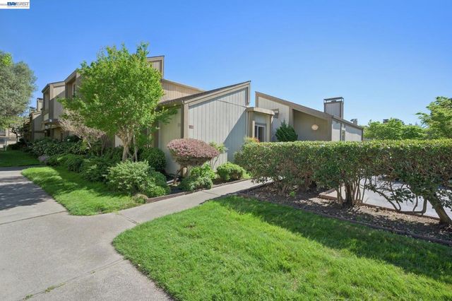 3201 Phoenix Ln, Alameda, CA 94502