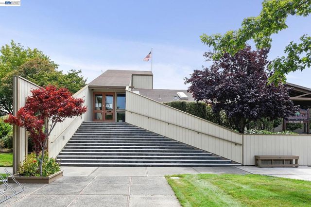 3201 Phoenix Ln, Alameda, CA 94502