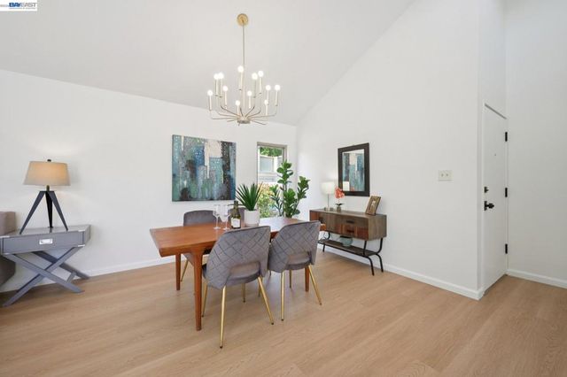 3201 Phoenix Ln, Alameda, CA 94502