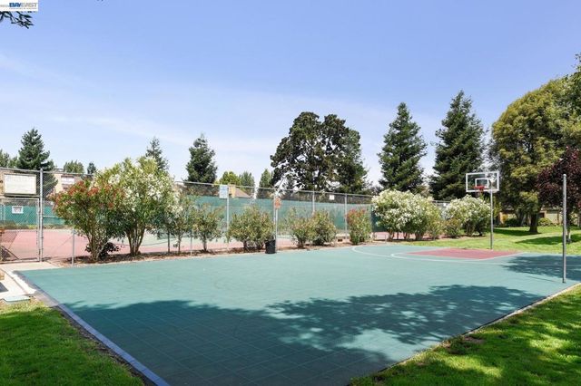 3201 Phoenix Ln, Alameda, CA 94502