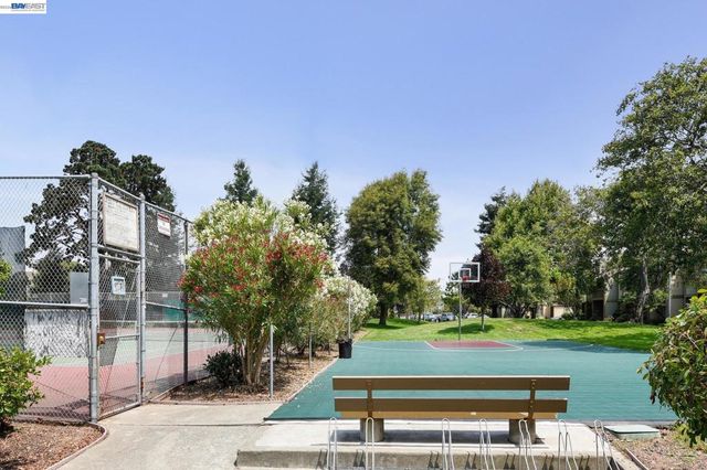 3201 Phoenix Ln, Alameda, CA 94502