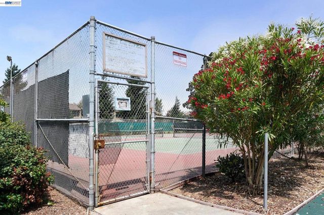 3201 Phoenix Ln, Alameda, CA 94502