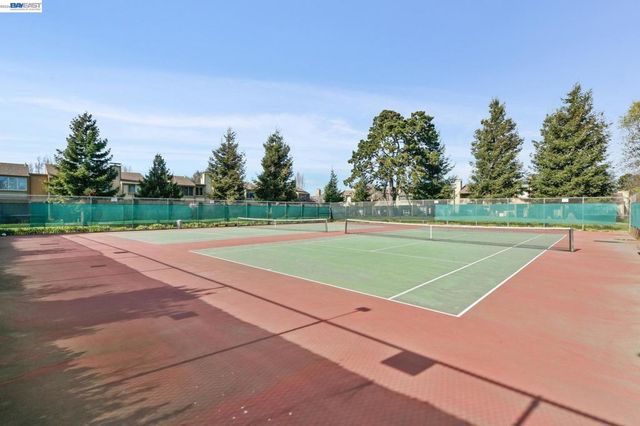 3201 Phoenix Ln, Alameda, CA 94502