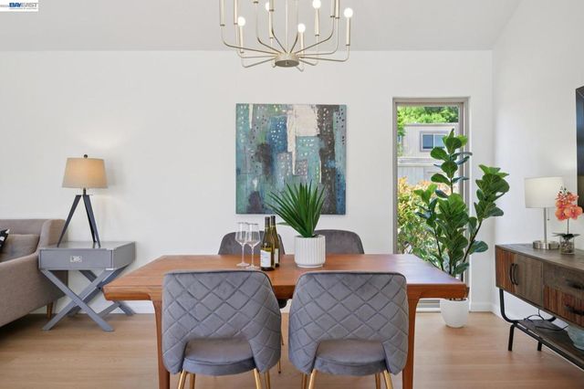 3201 Phoenix Ln, Alameda, CA 94502