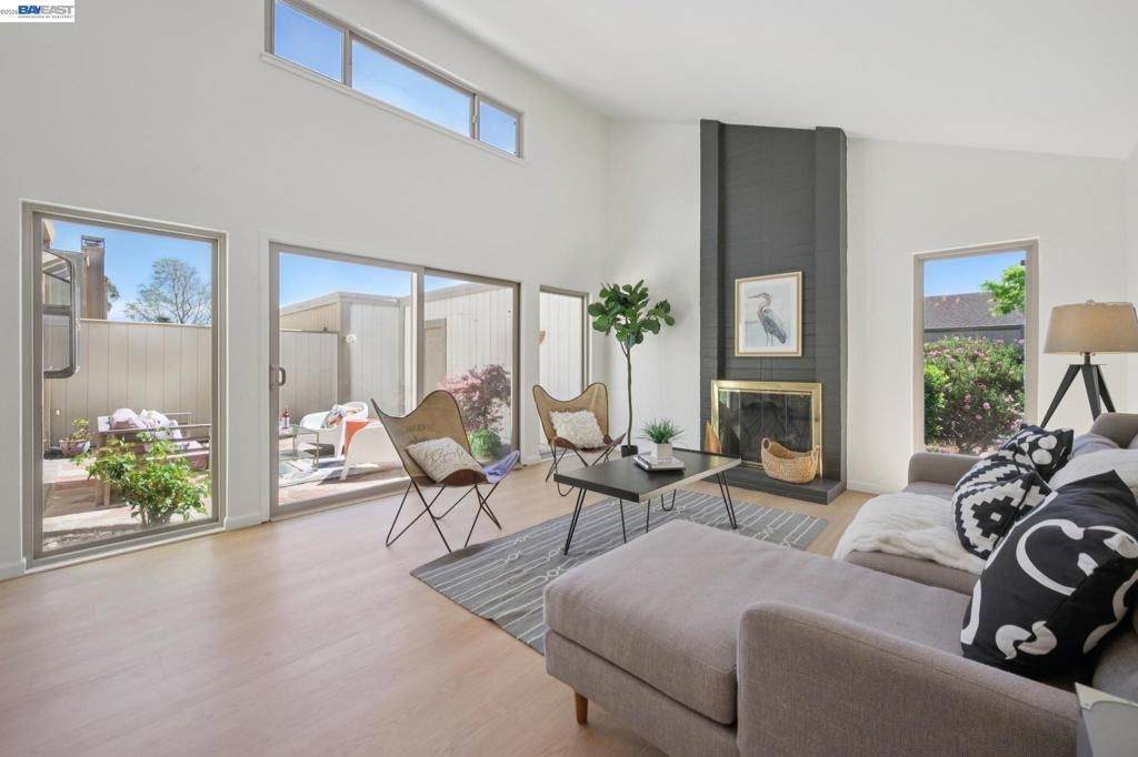 3201 Phoenix Ln, Alameda, CA 94502