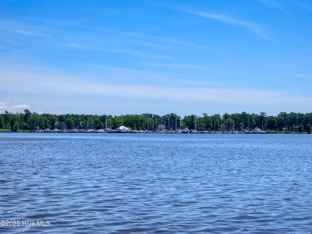 10 Peninsula Shores Way, Hertford, NC 27944