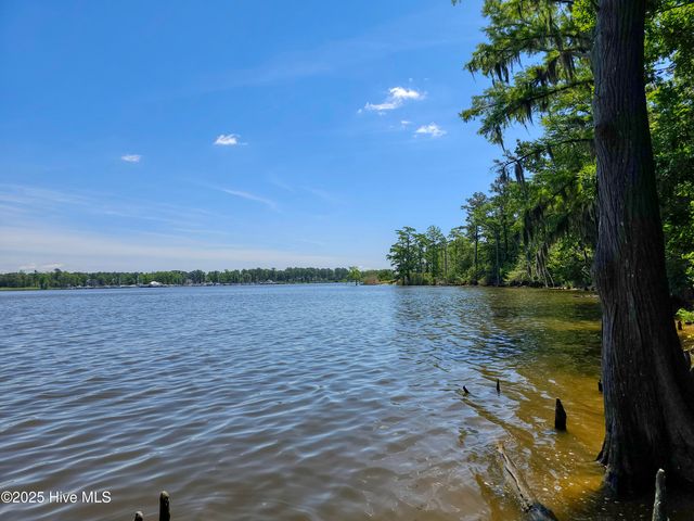 10 Peninsula Shores Way, Hertford, NC 27944