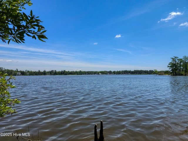 10 Peninsula Shores Way, Hertford, NC 27944