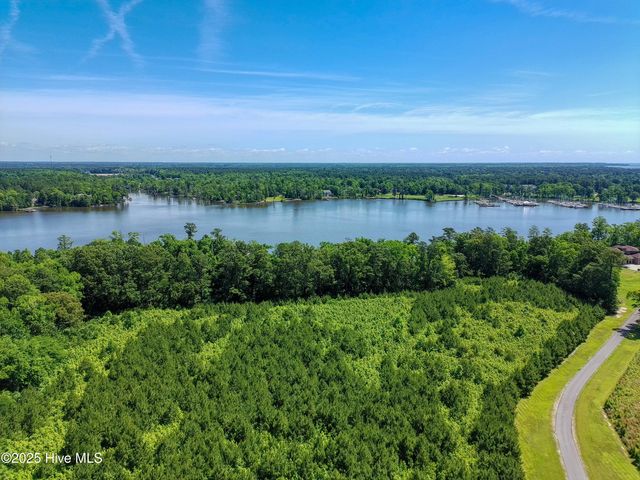 10 Peninsula Shores Way, Hertford, NC 27944