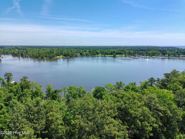 10 Peninsula Shores Way, Hertford, NC 27944