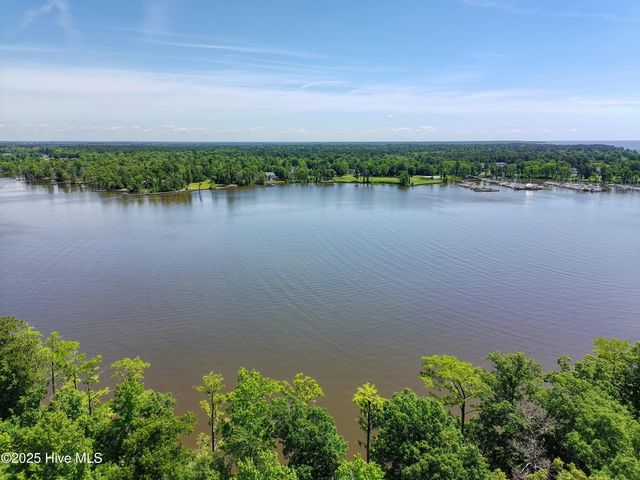 10 Peninsula Shores Way, Hertford, NC 27944