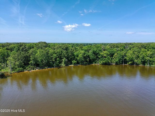 10 Peninsula Shores Way, Hertford, NC 27944