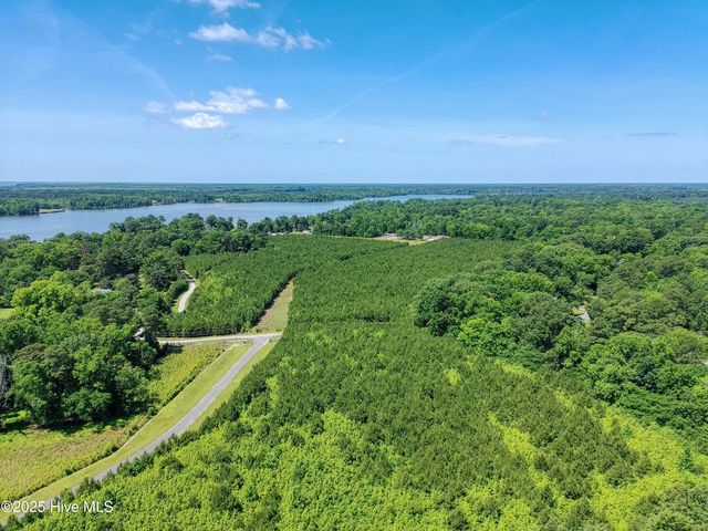 10 Peninsula Shores Way, Hertford, NC 27944