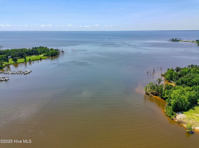 10 Peninsula Shores Way, Hertford, NC 27944
