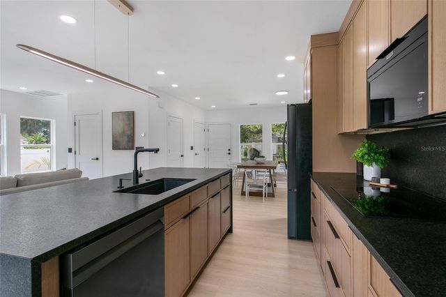4601 QUEENSBORO AVENUE S, St Petersburg, FL 33711