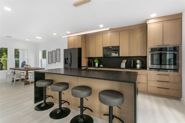 4601 QUEENSBORO AVENUE S, St Petersburg, FL 33711