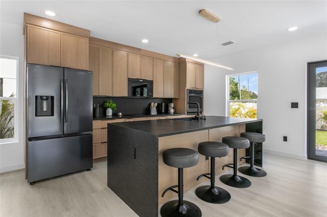 4601 QUEENSBORO AVENUE S, St Petersburg, FL 33711