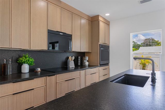 4601 QUEENSBORO AVENUE S, St Petersburg, FL 33711