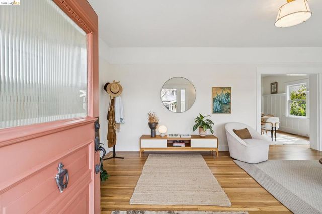 5360 5360 LOCKSLEY Ave, Oakland, CA 94618