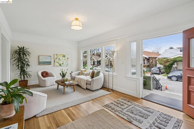 5360 5360 LOCKSLEY Ave, Oakland, CA 94618